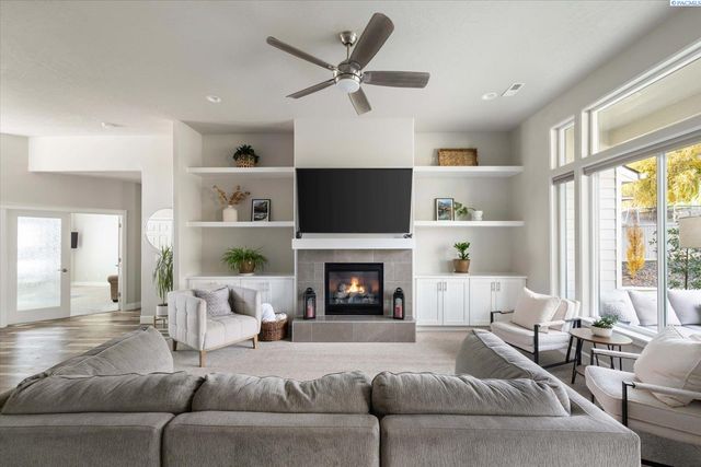 4840 Tillamook Dr, Richland, WA 99352