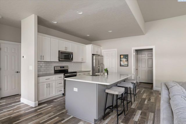 4840 Tillamook Dr, Richland, WA 99352