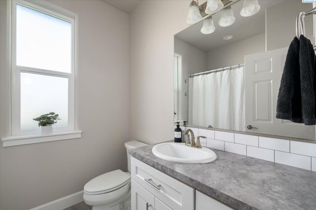 4840 Tillamook Dr, Richland, WA 99352