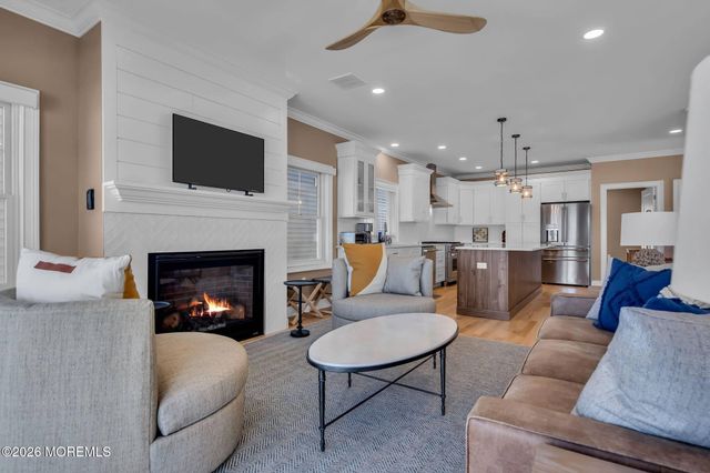 39 20th Avenue, Seaside Park, NJ 08752