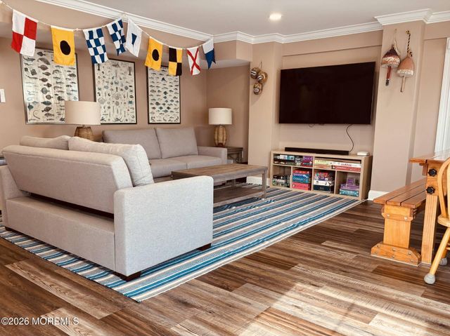 39 20th Avenue, Seaside Park, NJ 08752