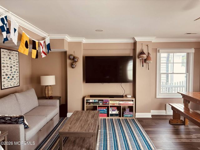 39 20th Avenue, Seaside Park, NJ 08752