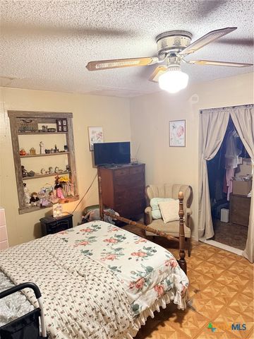 140 Mackie Lane, Seguin, TX 78155