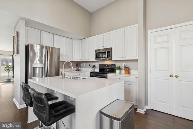 2558 JAMES MONROE CIR, Herndon, VA 20171