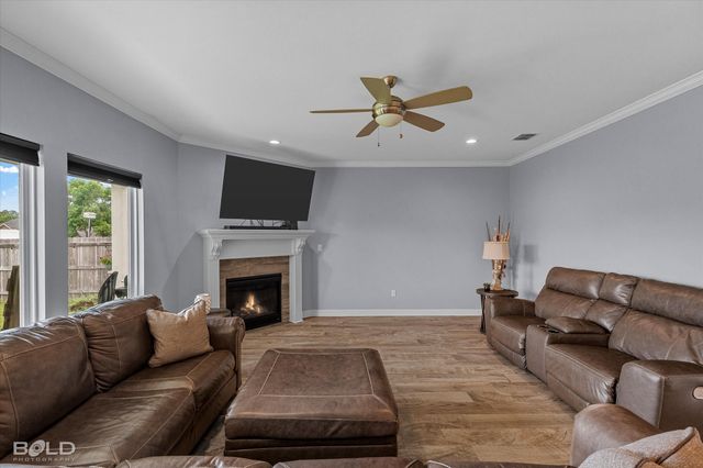 2054 Briar Hollow, Shreveport, LA 71118