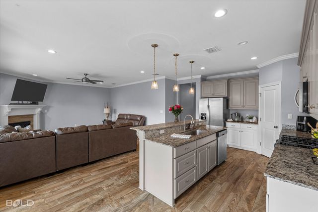 2054 Briar Hollow, Shreveport, LA 71118