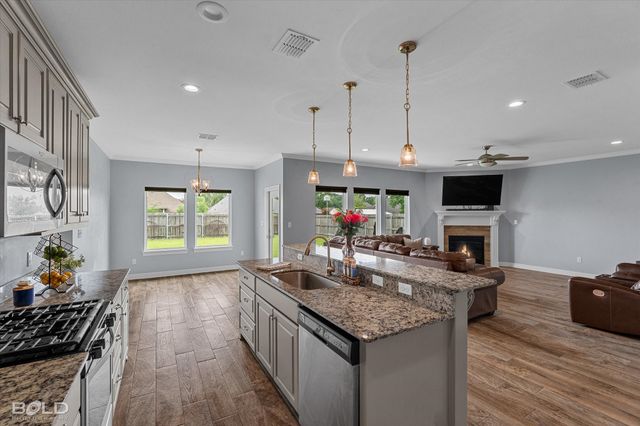 2054 Briar Hollow, Shreveport, LA 71118