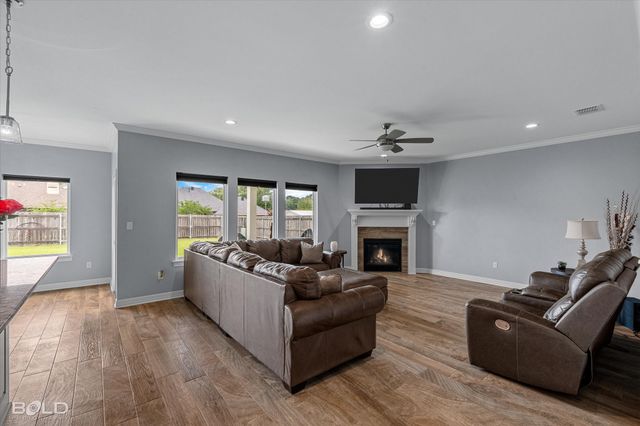 2054 Briar Hollow, Shreveport, LA 71118