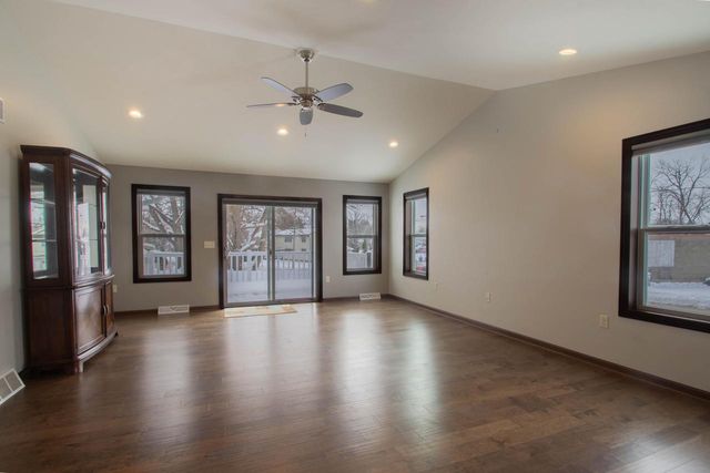 301 Creekside COURT, Watertown, WI 53098