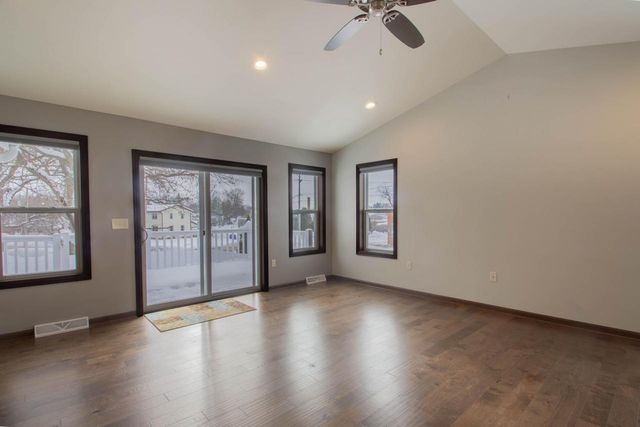 301 Creekside COURT, Watertown, WI 53098