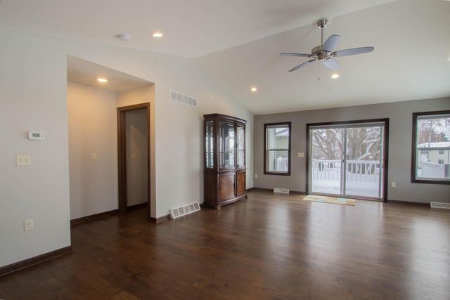 301 Creekside COURT, Watertown, WI 53098