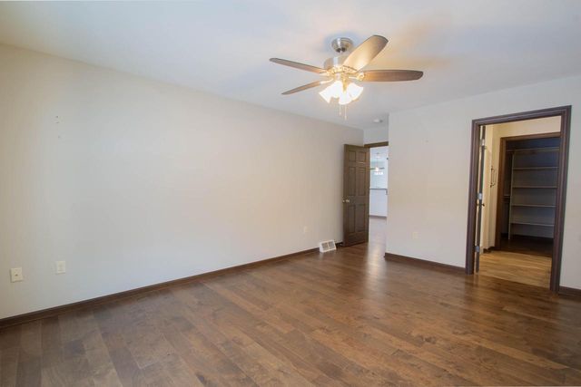 301 Creekside COURT, Watertown, WI 53098