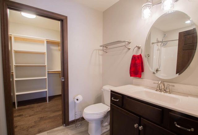 301 Creekside COURT, Watertown, WI 53098