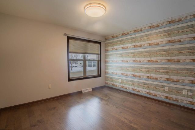 301 Creekside COURT, Watertown, WI 53098