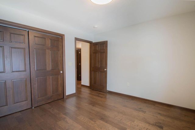 301 Creekside COURT, Watertown, WI 53098