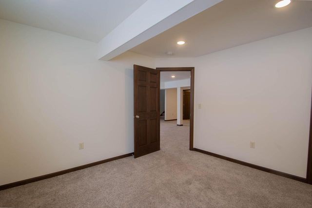 301 Creekside COURT, Watertown, WI 53098