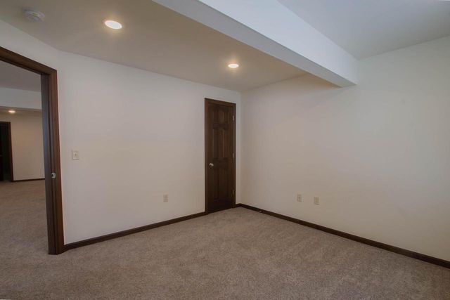 301 Creekside COURT, Watertown, WI 53098