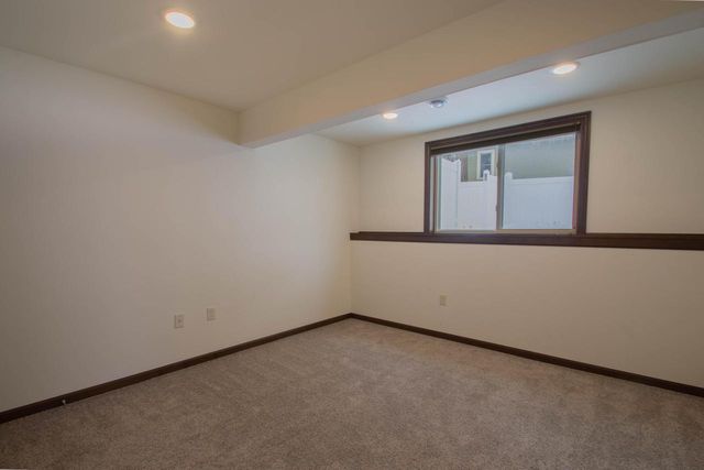 301 Creekside COURT, Watertown, WI 53098