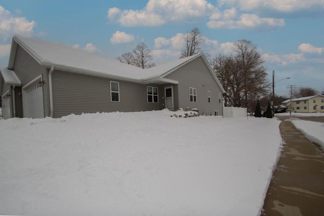 301 Creekside COURT, Watertown, WI 53098