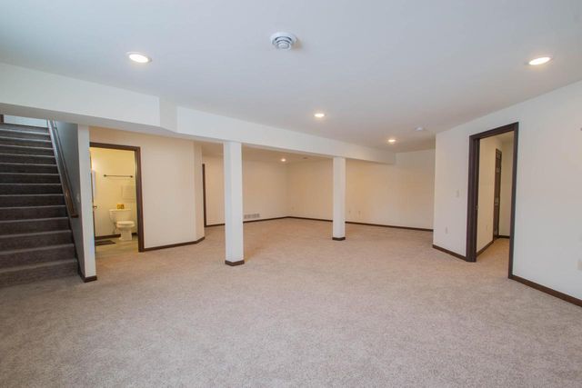 301 Creekside COURT, Watertown, WI 53098