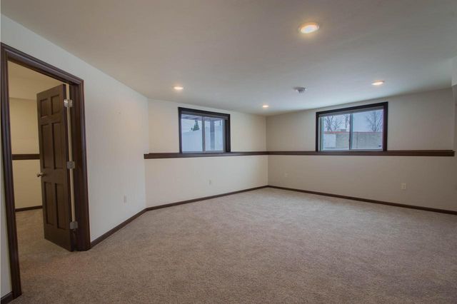 301 Creekside COURT, Watertown, WI 53098