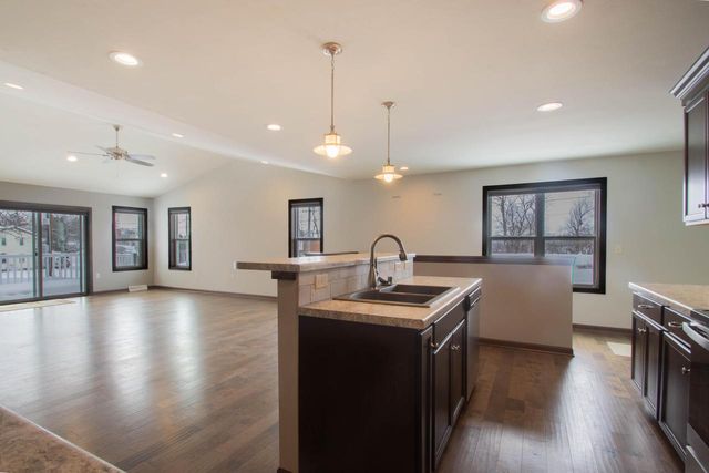 301 Creekside COURT, Watertown, WI 53098