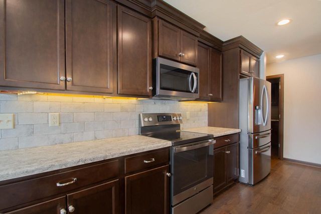 301 Creekside COURT, Watertown, WI 53098