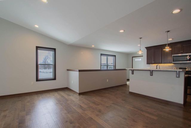 301 Creekside COURT, Watertown, WI 53098