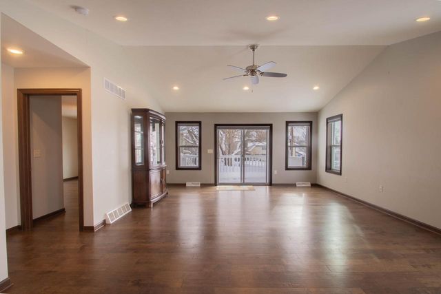 301 Creekside COURT, Watertown, WI 53098