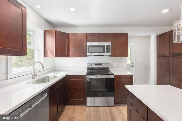 439 SHOREWOOD DR, Colonial Beach, VA 22443
