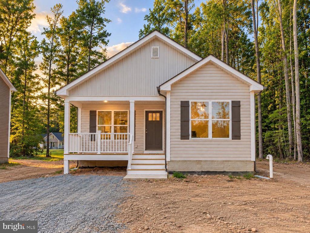 439 SHOREWOOD DR, Colonial Beach, VA 22443