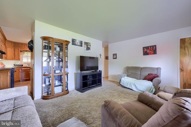 17 S HOLLANDER RD, Gordonville, PA 17529