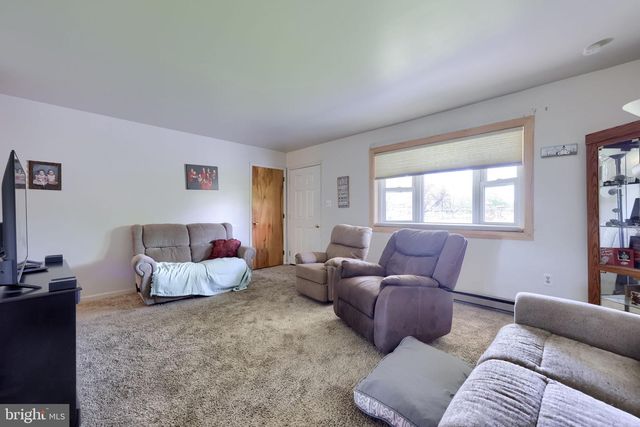 17 S HOLLANDER RD, Gordonville, PA 17529