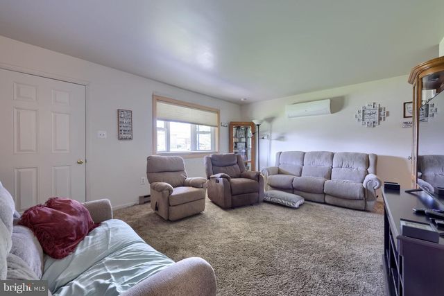 17 S HOLLANDER RD, Gordonville, PA 17529