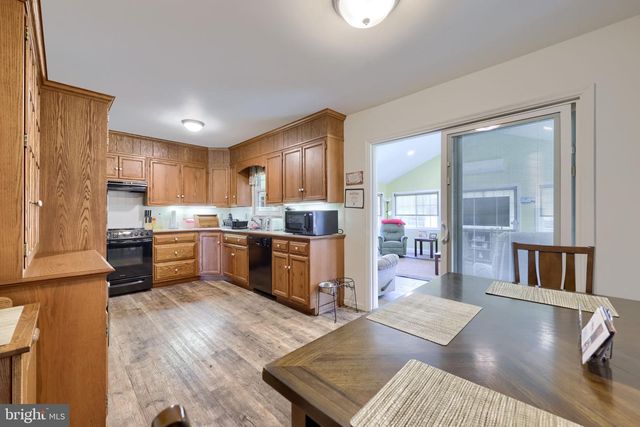 17 S HOLLANDER RD, Gordonville, PA 17529