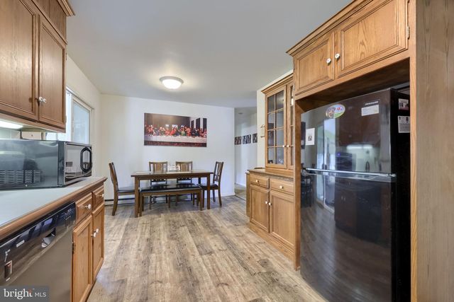 17 S HOLLANDER RD, Gordonville, PA 17529