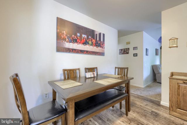 17 S HOLLANDER RD, Gordonville, PA 17529
