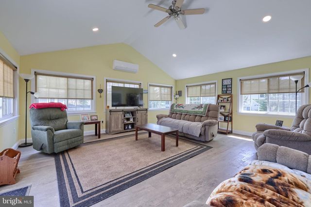 17 S HOLLANDER RD, Gordonville, PA 17529