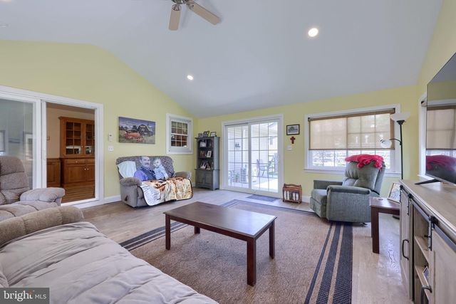 17 S HOLLANDER RD, Gordonville, PA 17529