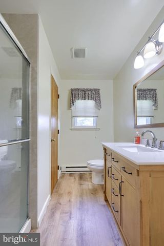 17 S HOLLANDER RD, Gordonville, PA 17529