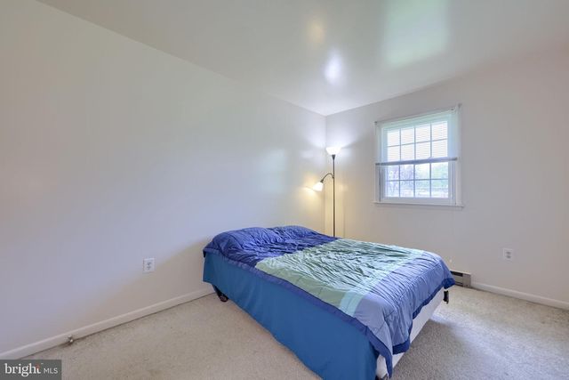17 S HOLLANDER RD, Gordonville, PA 17529