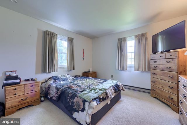 17 S HOLLANDER RD, Gordonville, PA 17529