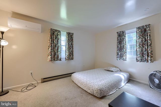17 S HOLLANDER RD, Gordonville, PA 17529