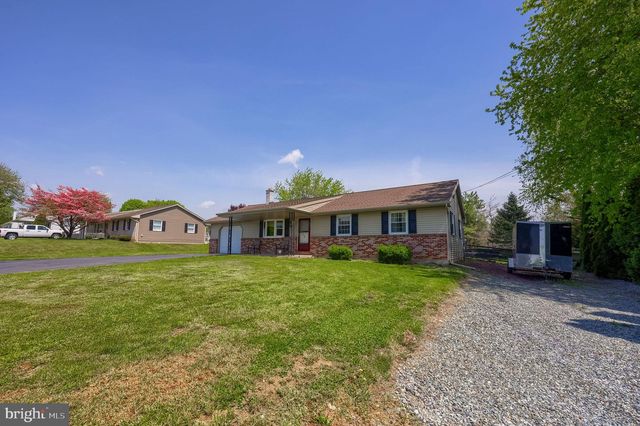 17 S HOLLANDER RD, Gordonville, PA 17529