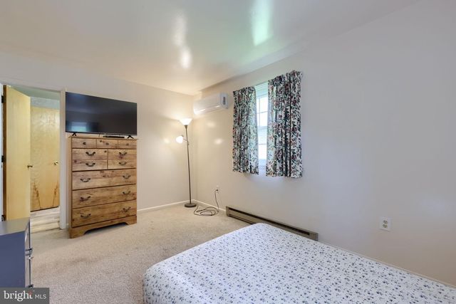17 S HOLLANDER RD, Gordonville, PA 17529