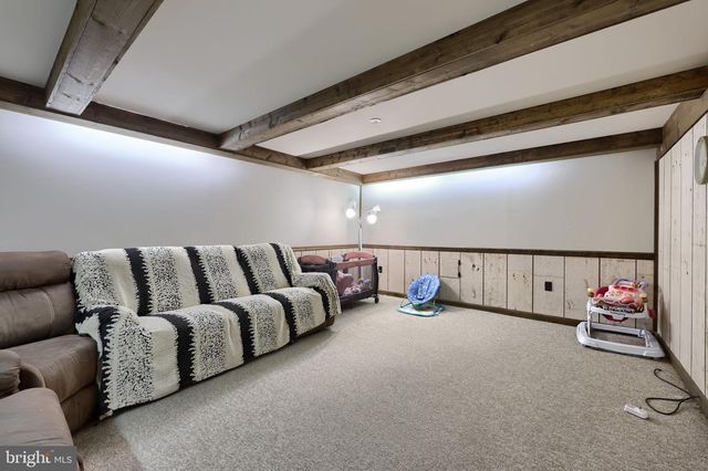 17 S HOLLANDER RD, Gordonville, PA 17529