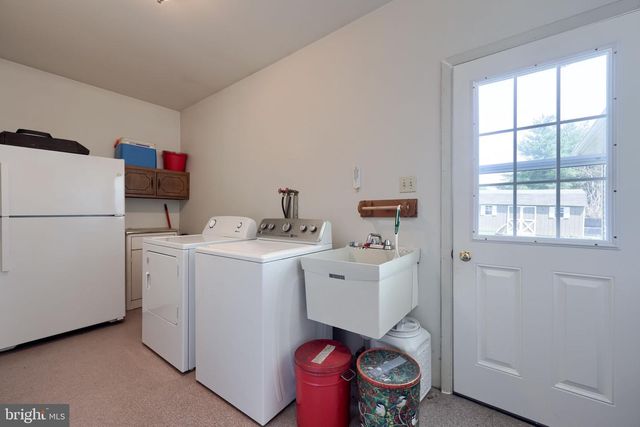17 S HOLLANDER RD, Gordonville, PA 17529