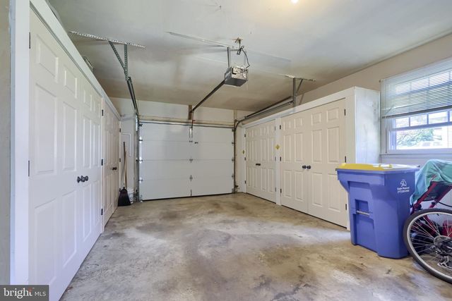 17 S HOLLANDER RD, Gordonville, PA 17529