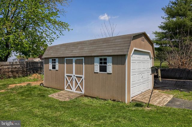 17 S HOLLANDER RD, Gordonville, PA 17529