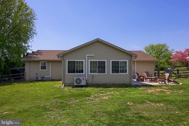 17 S HOLLANDER RD, Gordonville, PA 17529